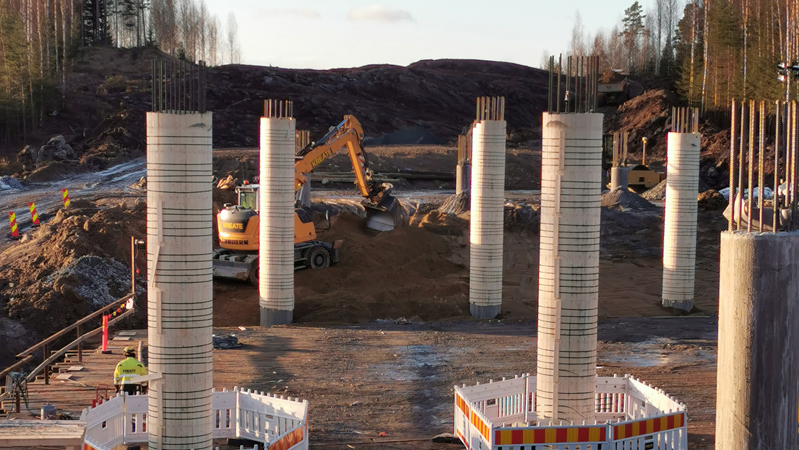 Siltapilarien valumuotit Nuutilanmäki-Juva -työmaalla tammikuussa 2020