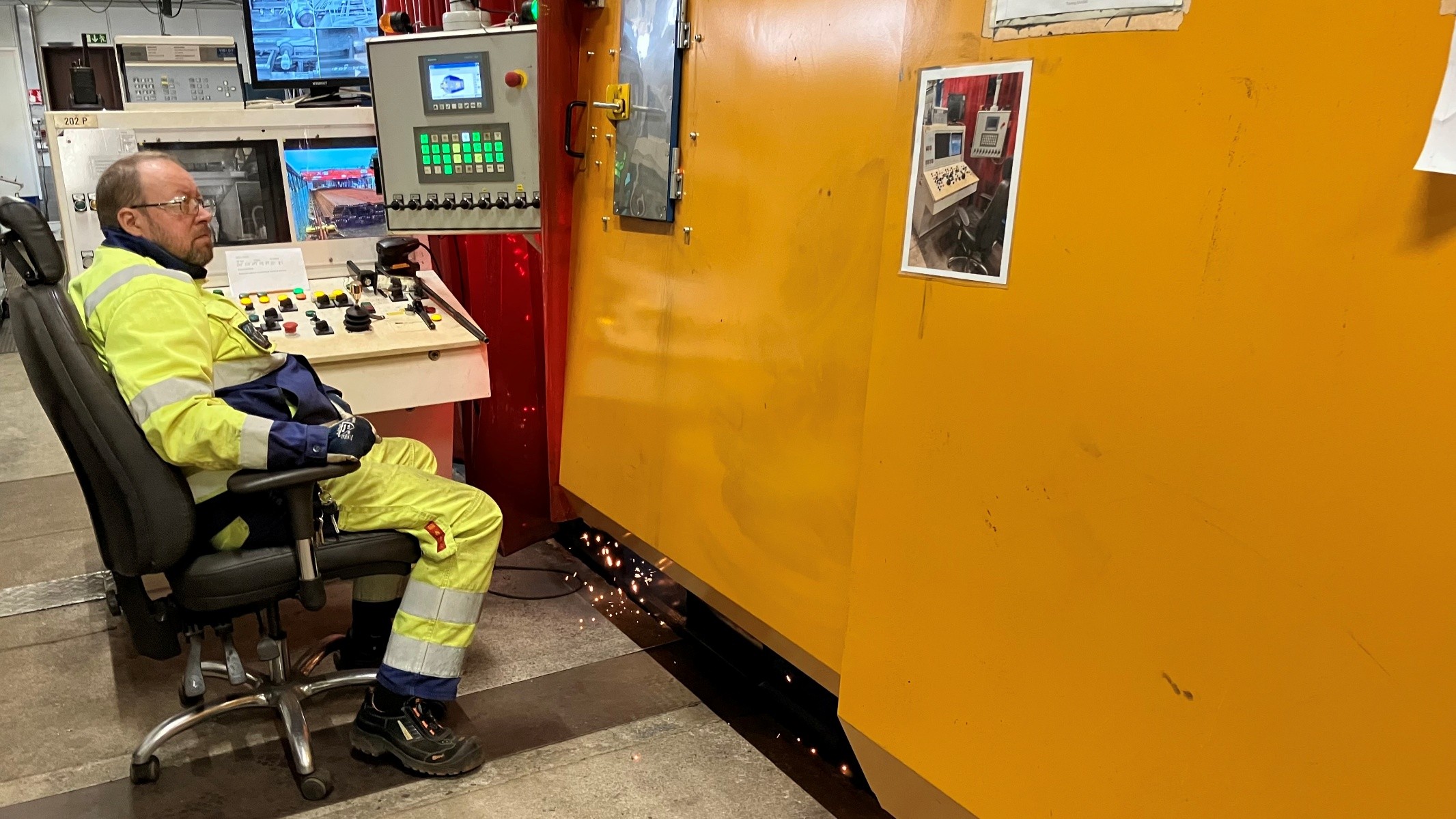 Kiskojen hitsaus käynnissä Kaipiaisissa.