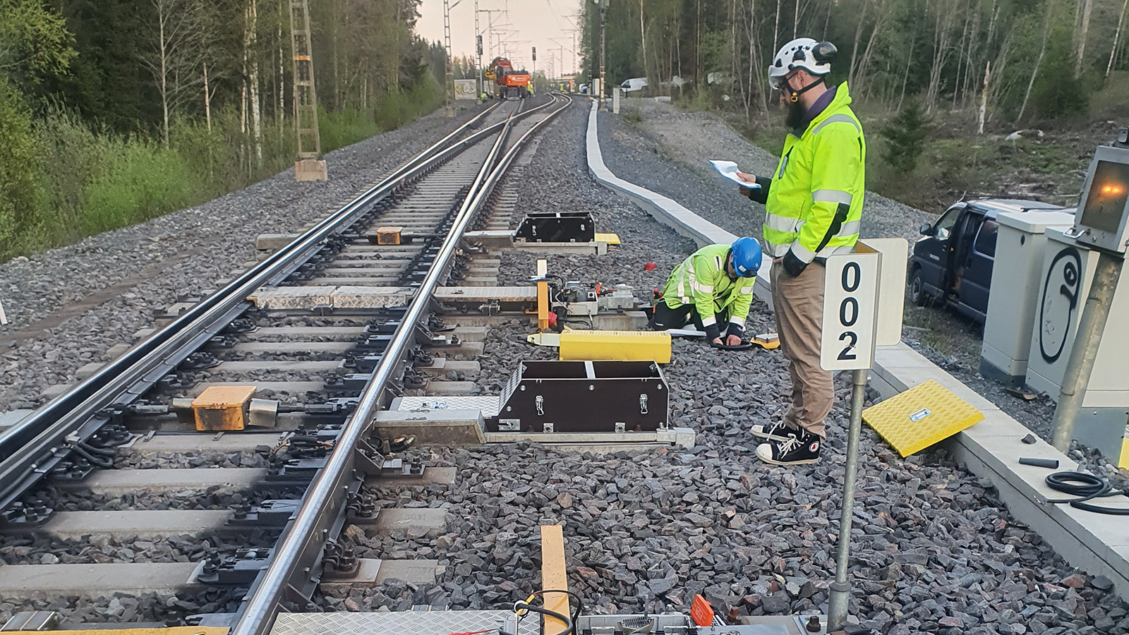 Vaihteiden moottoreihin tehtiin käyttöönotossa kytkentämuutoksia. Pitkiä katkoja hyödynsi myös kunnossapito, joka vaihtoi elinkaarensa lopussa olevia vaihteiden moottoreita uusiin.