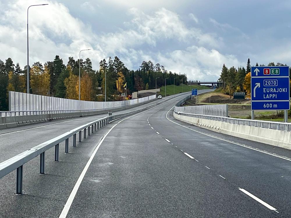 Valtatie 8:n uusi tielinja Eurajoella avattiin 10.10.2022.