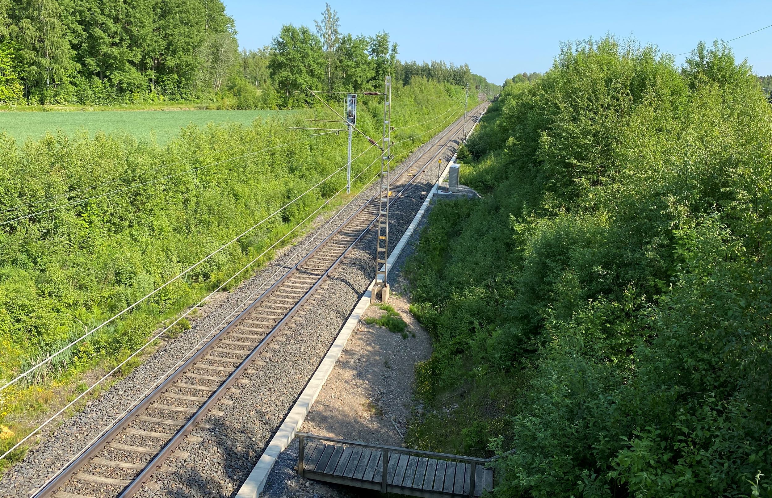 Kuva junaradasta Ylöjärven Keijärventien sillalta Tampereen suuntaan