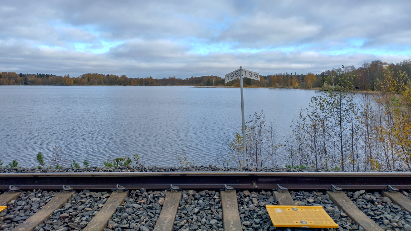 Junarata kulkee Ylöjärven Keijärven rantapengertä pitkin.