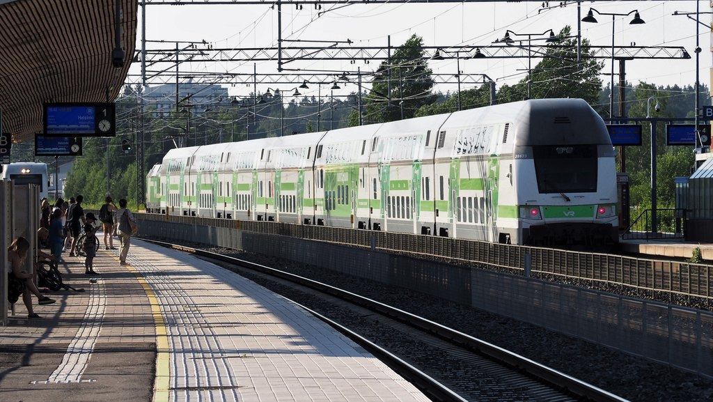 Ett intercity-tåg som snart ska avgå från Träskända station