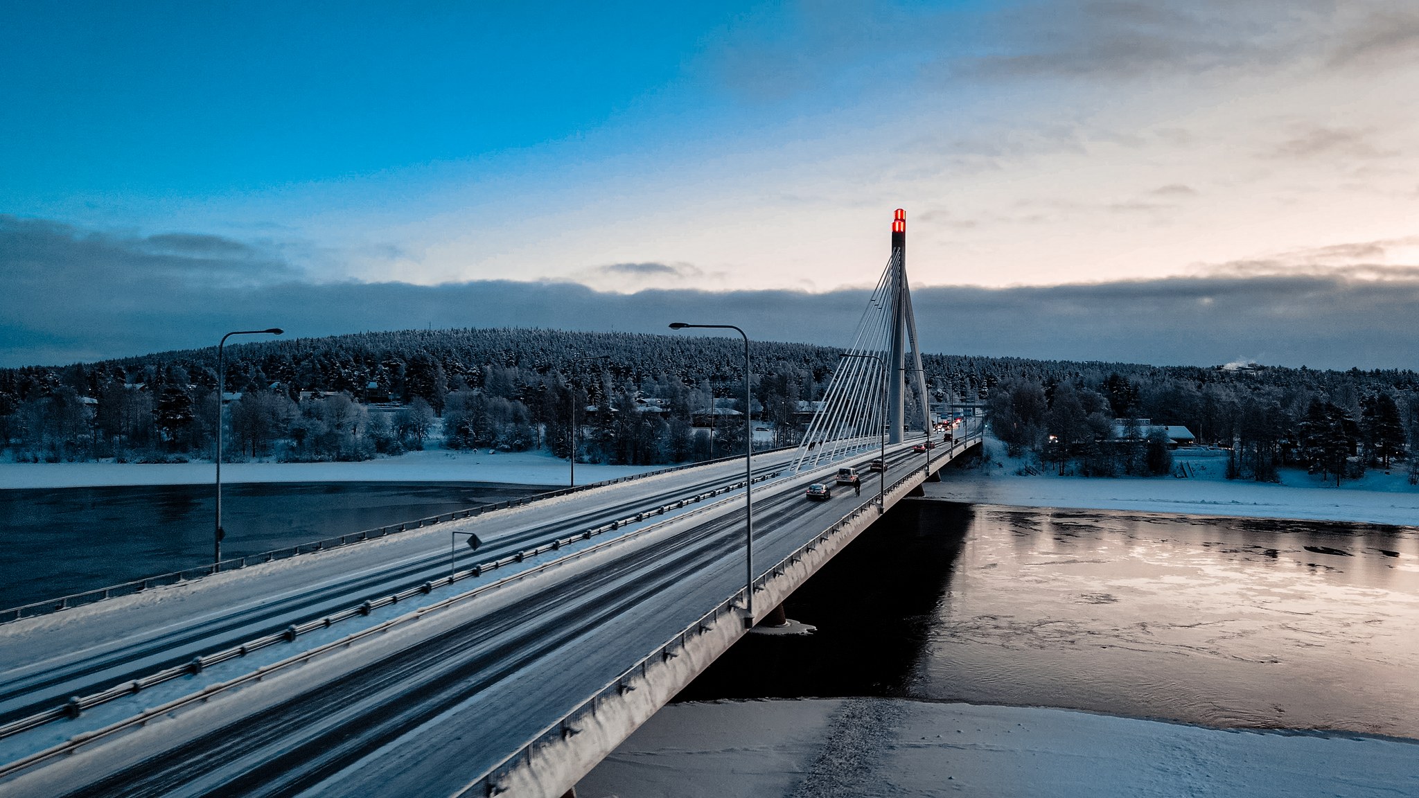 Jätkänkynttilä-silta yläilmoista kuvattuna.