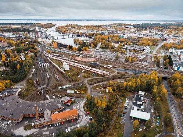 Ilmakuva Joensuun ratapihasta uudistuksen alussa.