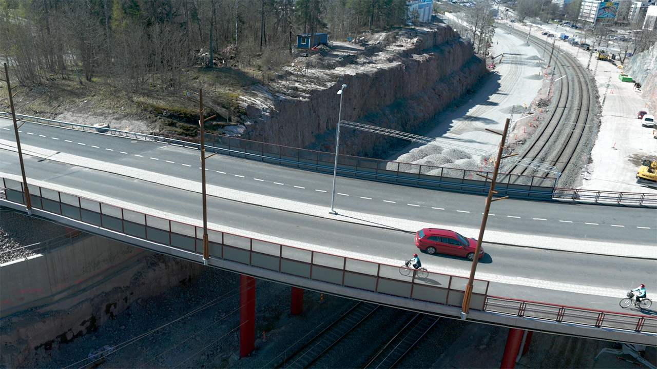 Liito-oravan hyppytolppia Kirkkojärventien sillalla