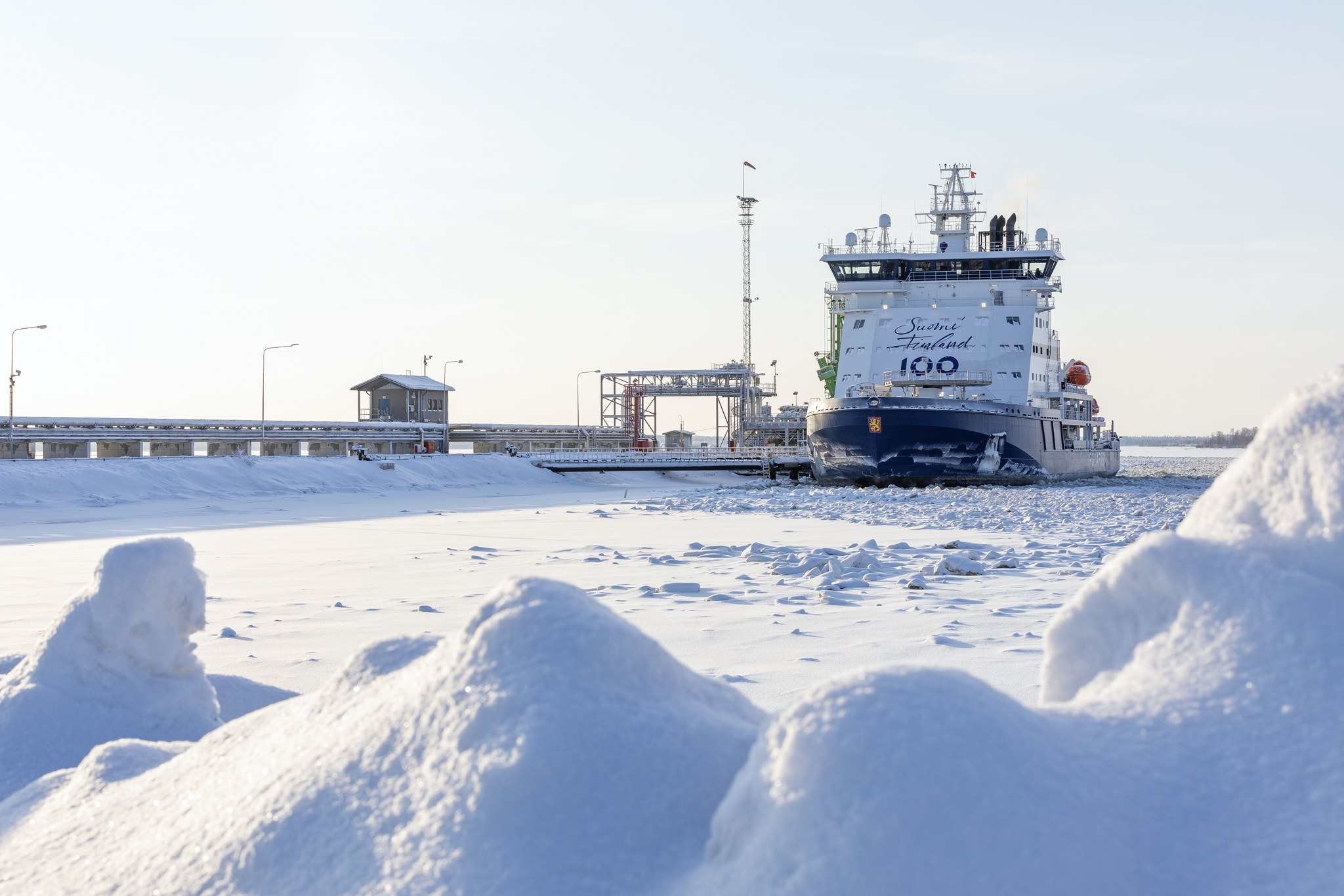 Jäänmurtaja Polaris satamassa.