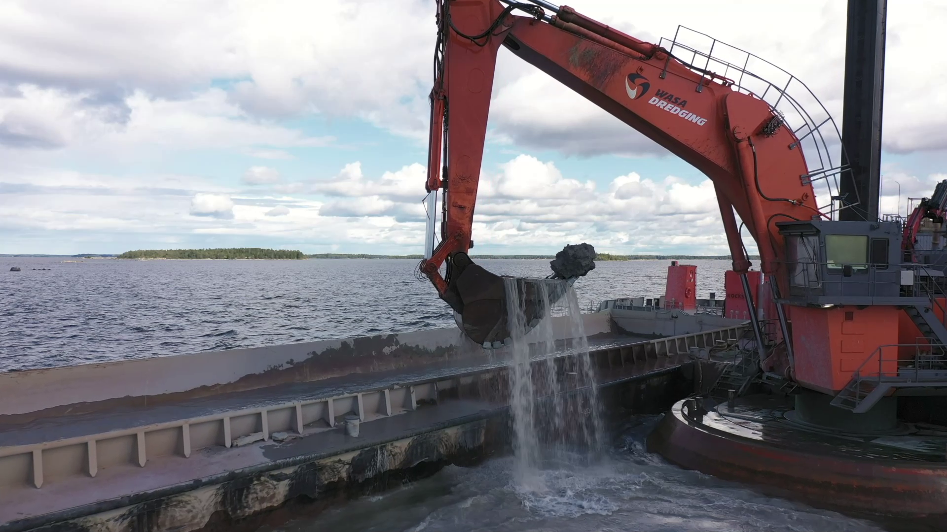 Vaasan meriväylän ruoppausta.