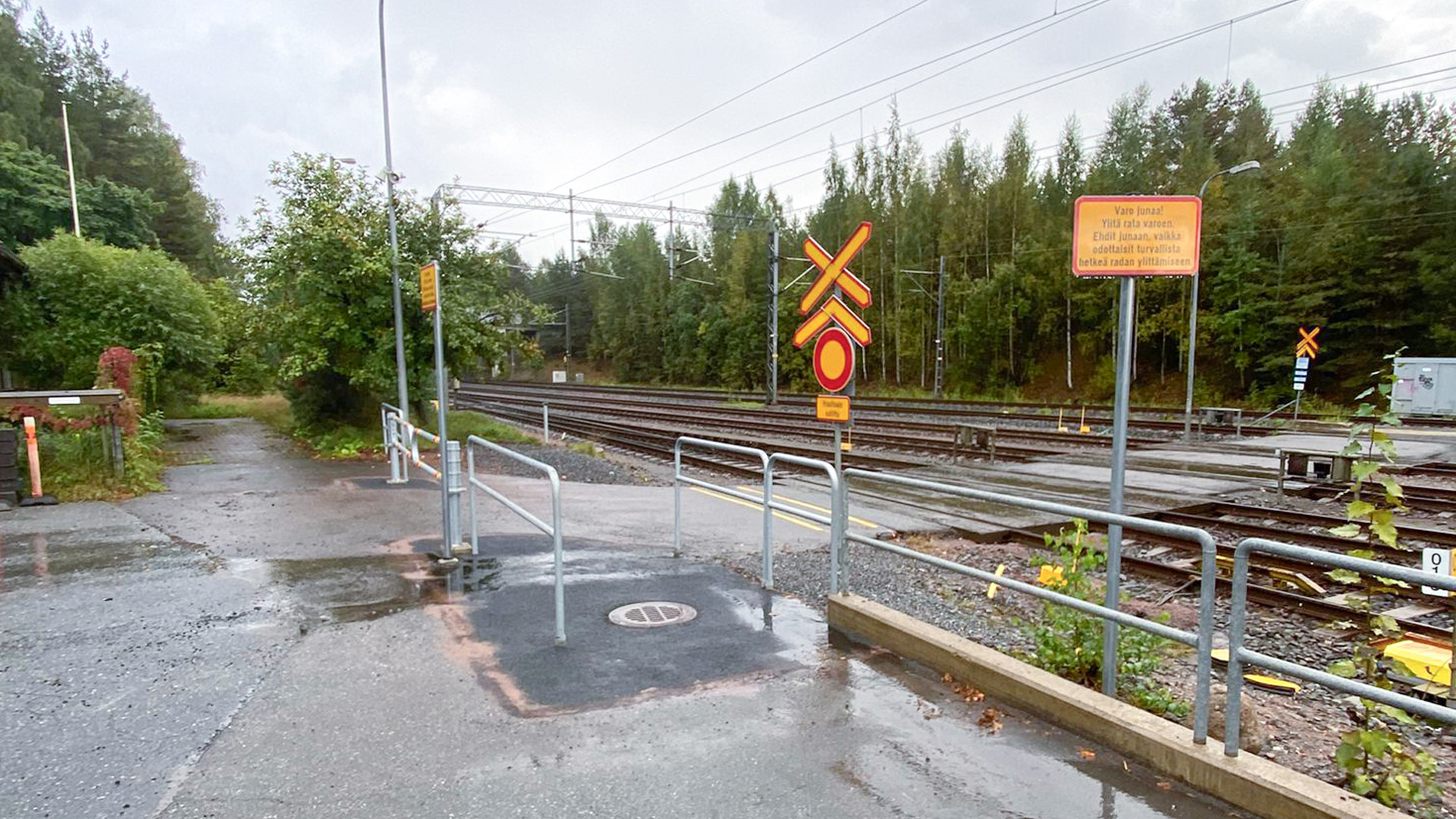 Harjavallan ratapiha ja uudet aidat.