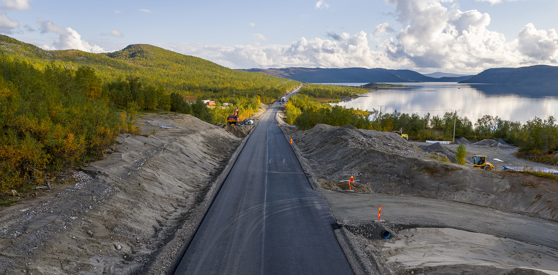 Ilmakuva rakenteilla olevasta Kilpisjärventiestä.