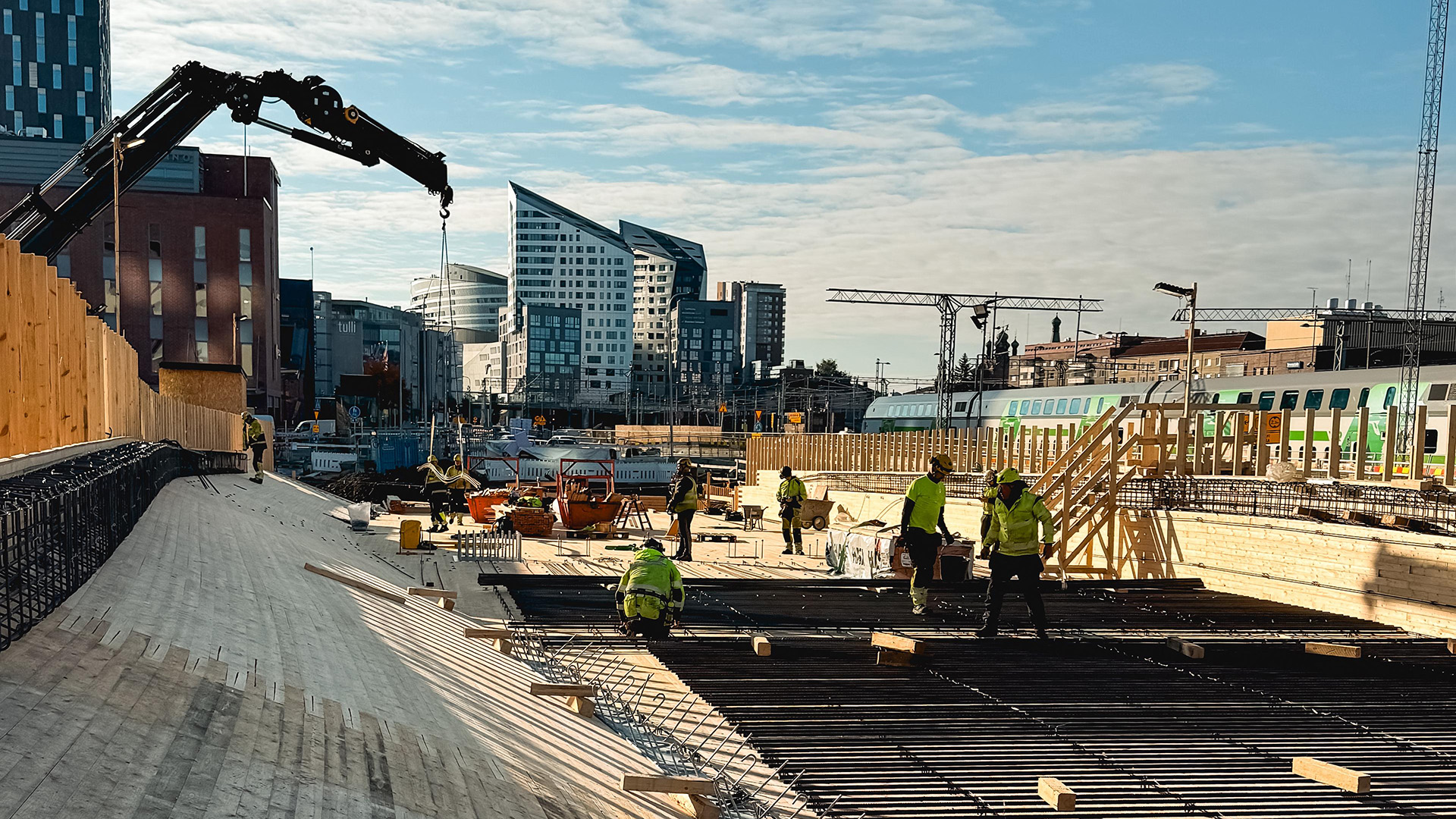 Kuvassa töitä Ratapihankadun sillalla vuonna 2025