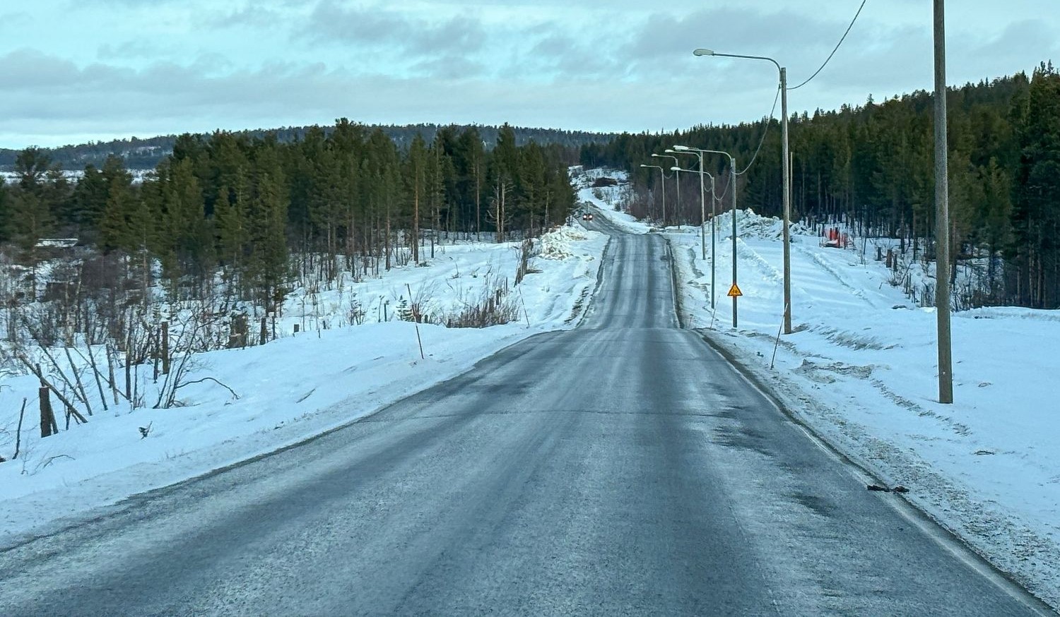 Kuva Valtatieltä 12 Palojoensuun ja Kuttasen väliltä Enontekiöllä maaliskuussa 2026.