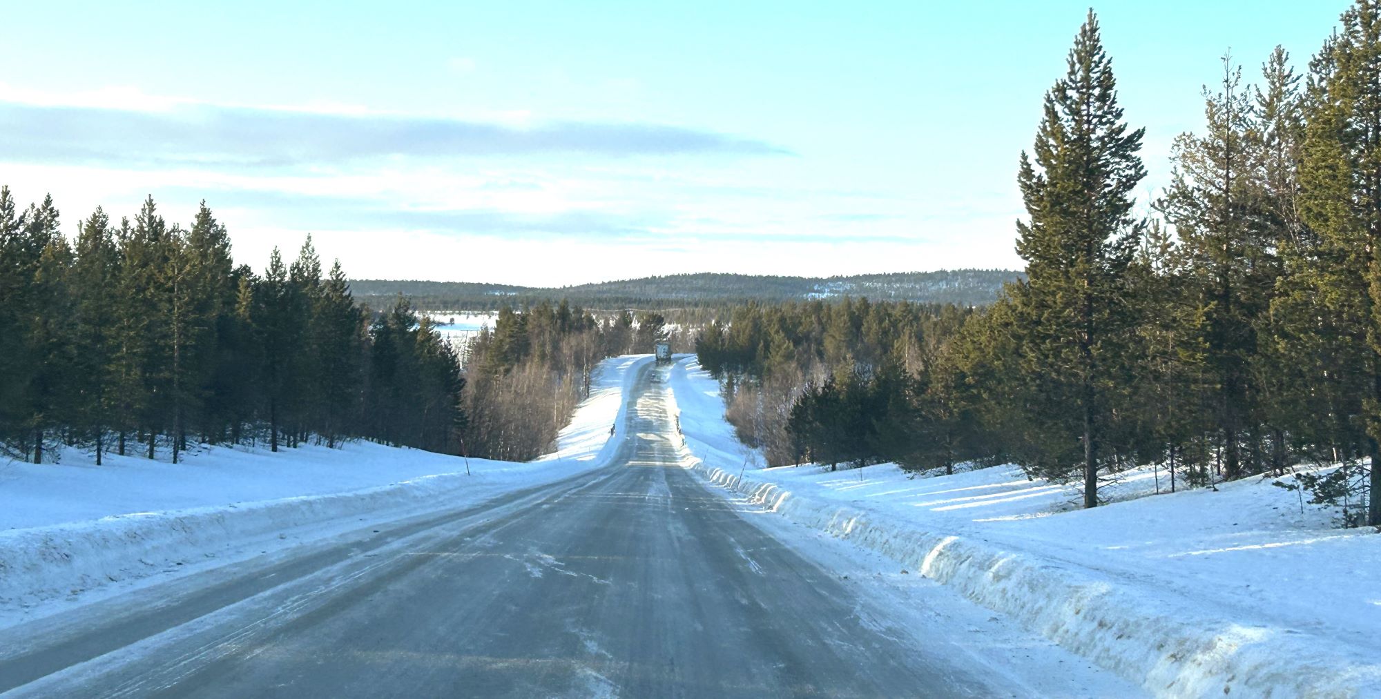 Talvinen kuva tiestä valtatie 21 varrella välillä Palojoensuu-Jatuni.