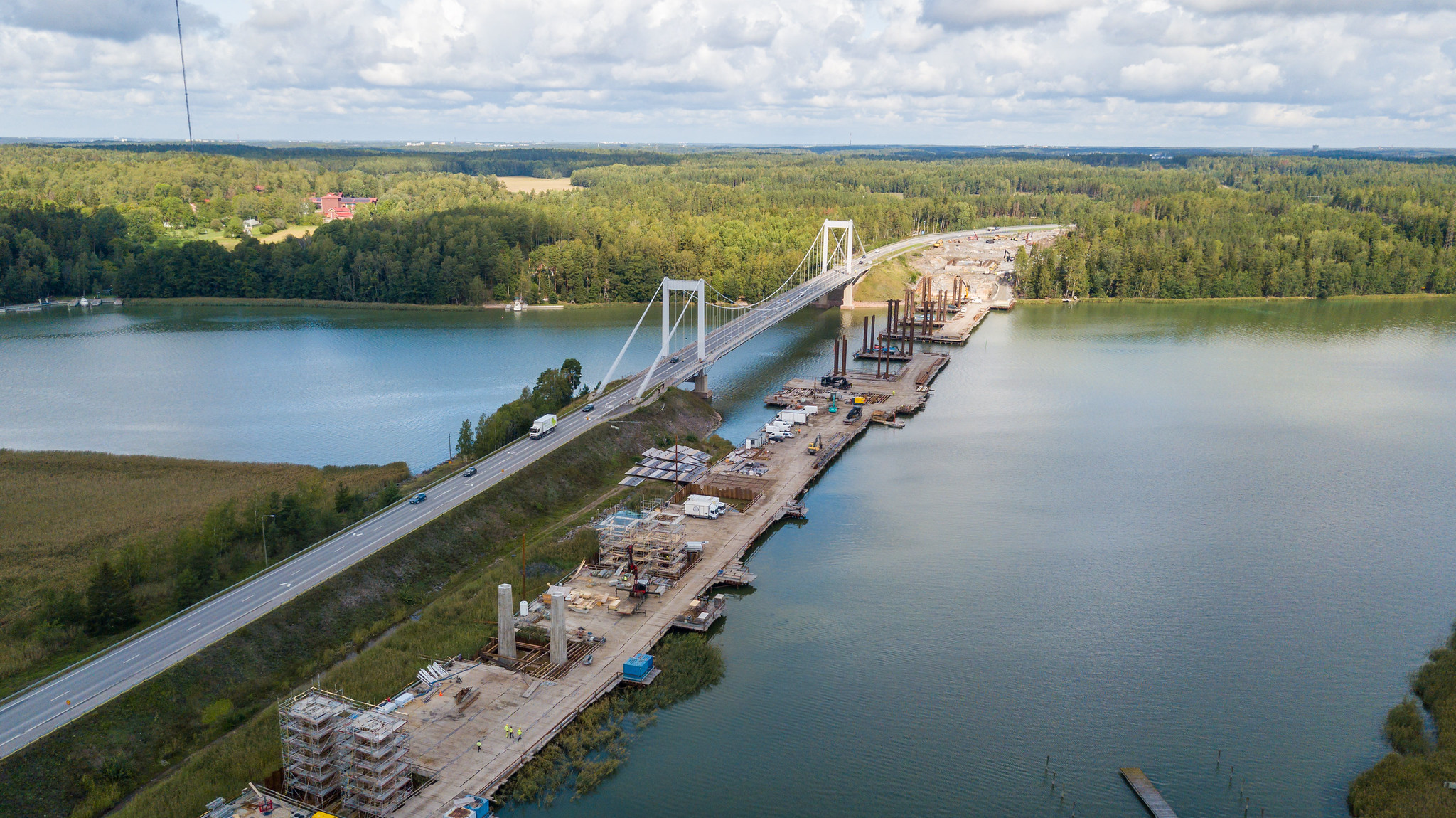 Kirjalansalmen silta rakennustöiden aikaan.