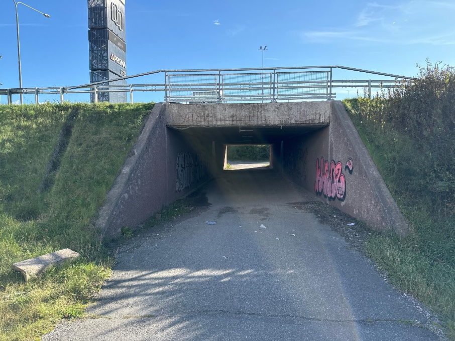 Kuvassa Hoikkalan alikulkukäytävä.