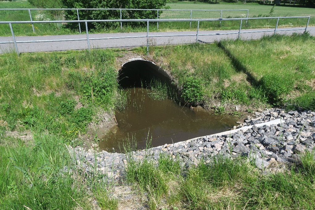 Kuvassa Halen kevyenliikenteen silta.