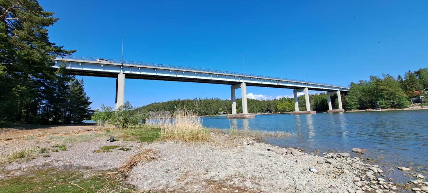 Kuvassa Särkänsalmen silta kesällä.