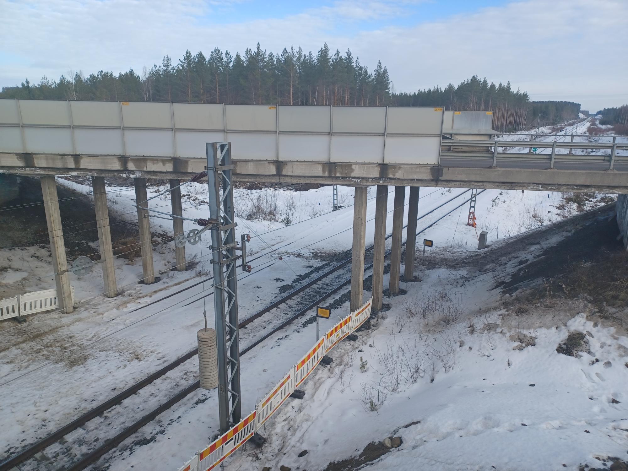 Ilmakuva Puhoksen ylikulkusillasta.