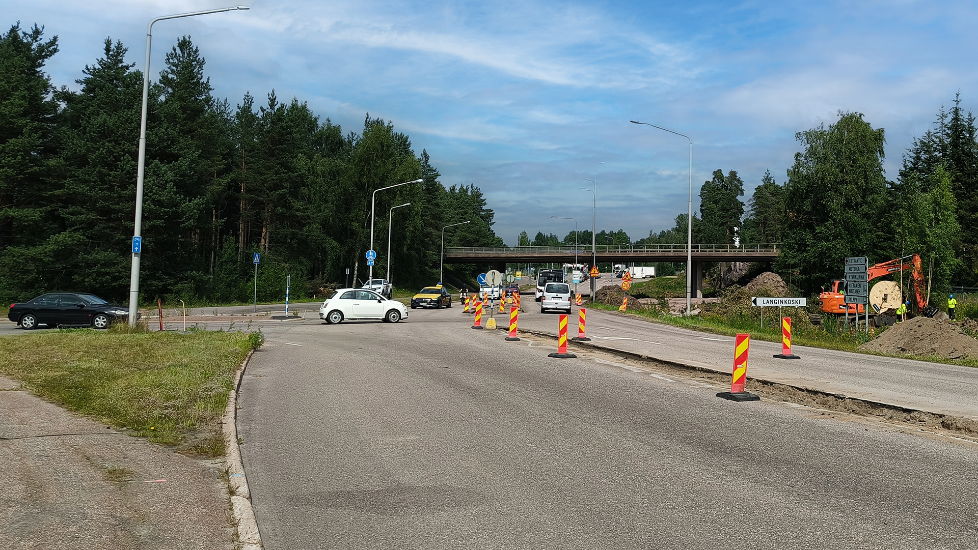 Valmistelevat rakennustyöt käynnissä Korelan risteyssillan läheisyydessä Kotkassa.