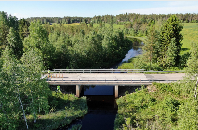 Kelajoen silta ylhäältä kuvattuna.