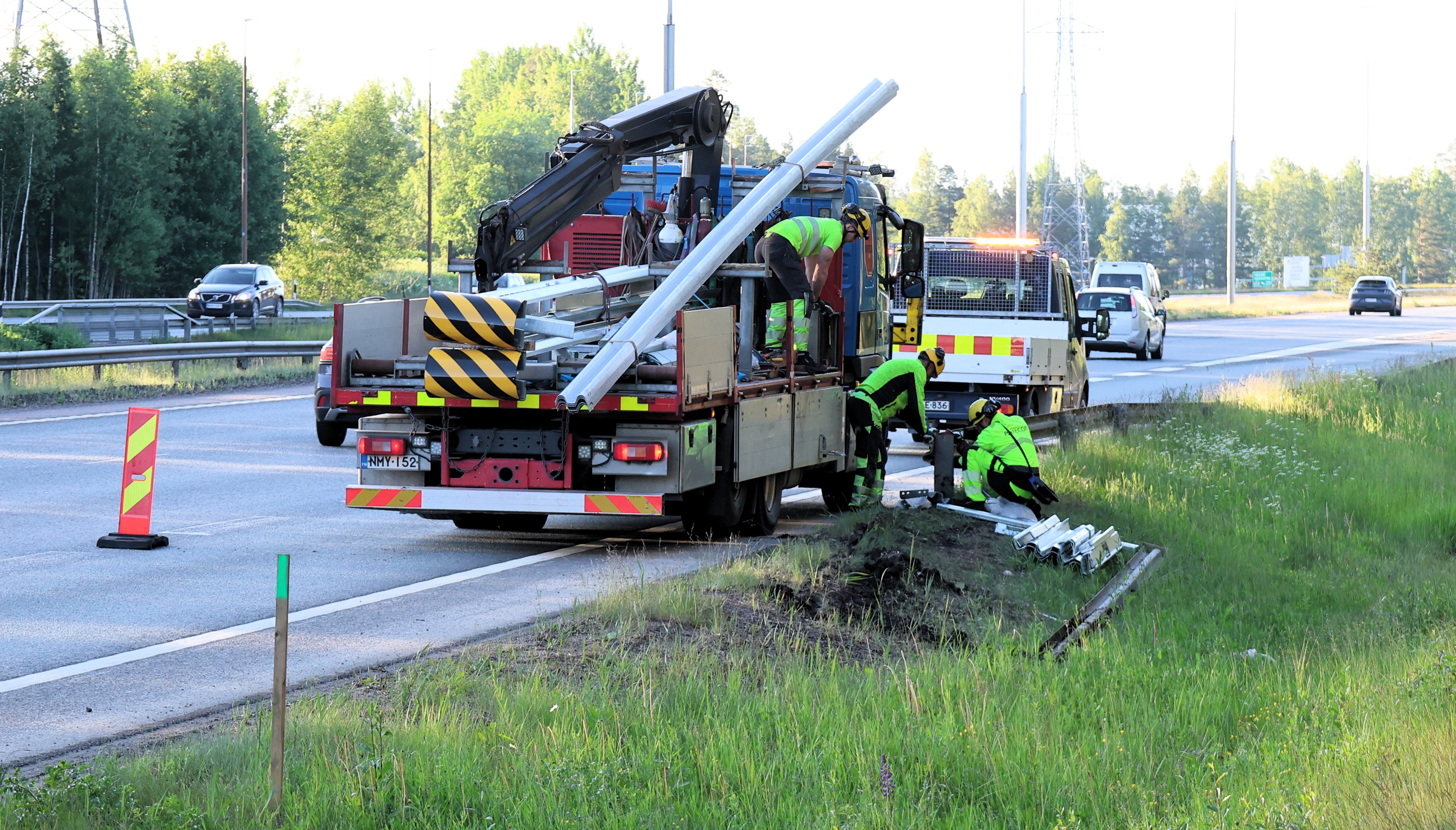 Kuvituskuva tiekaiteiden korjaustoimenpiteestä