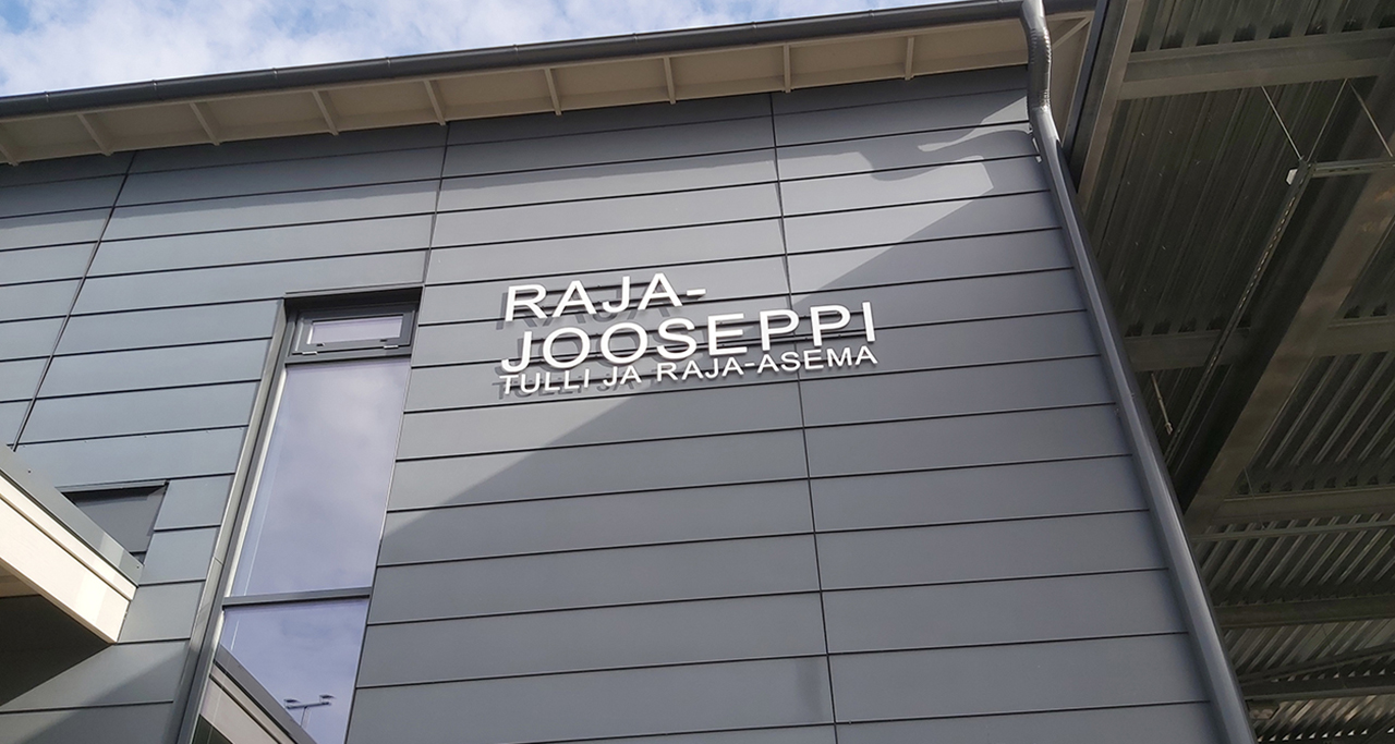 Raja-Jooseppi border crossing point building in close-up picture.
