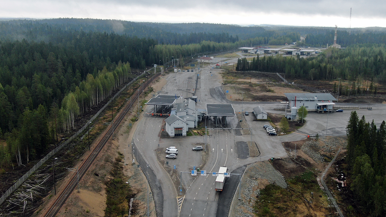 Lentokuva Vartiuksen rajanylityspaikalta toukokuussa 2021