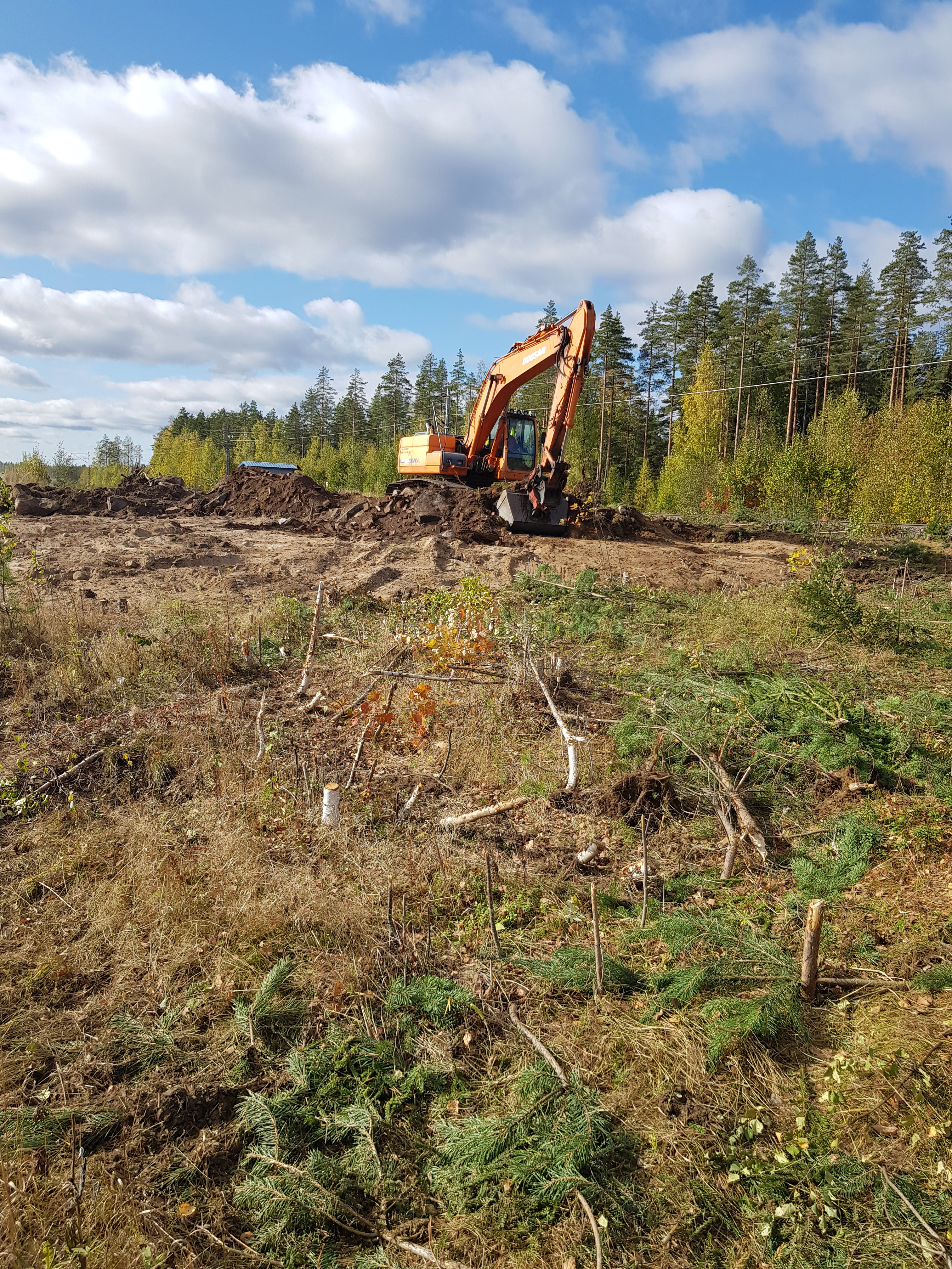 Joutseno-Rauha -välin rakentaminen käynnistyi syyskuussa 2019 puunpoistolla ja työmaateiden rakentamisella. (Kuva: Jussi Palo).