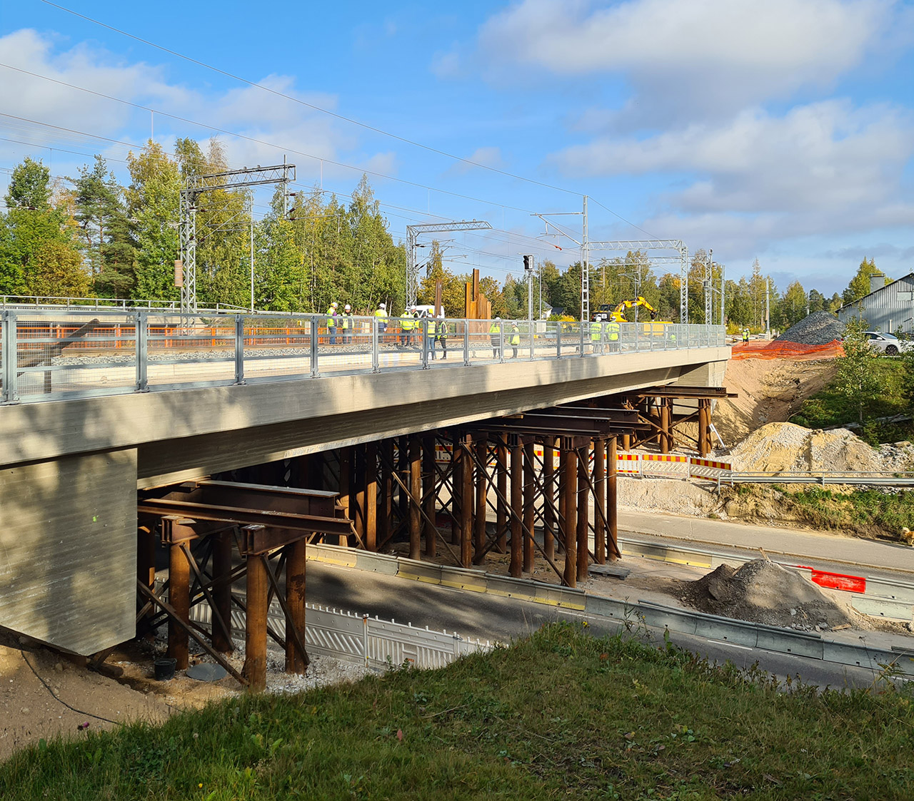 Lauritsalan liikennepaikan urakkaan kuuluu myös Karjalantien ylittävän alikulkusillan rakentaminen.