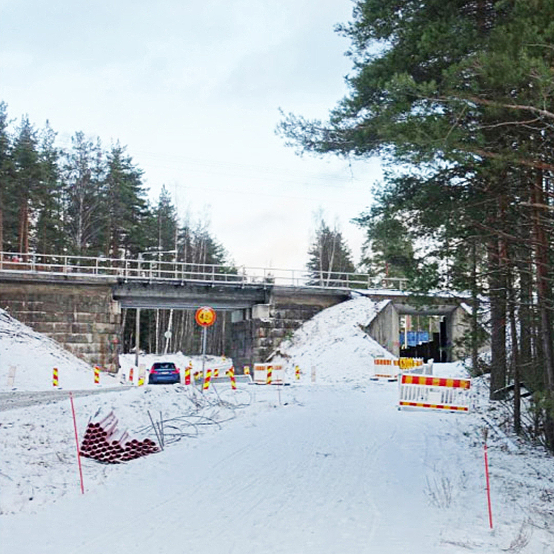 Pontitustyöt jatkuivat tammikuussa 2020 urakan siltakohteissa. Pintamaiden poisto eteenpäin urakan alueella jatkui, samoin kuin työmaateiden teko koko urakan alueella.