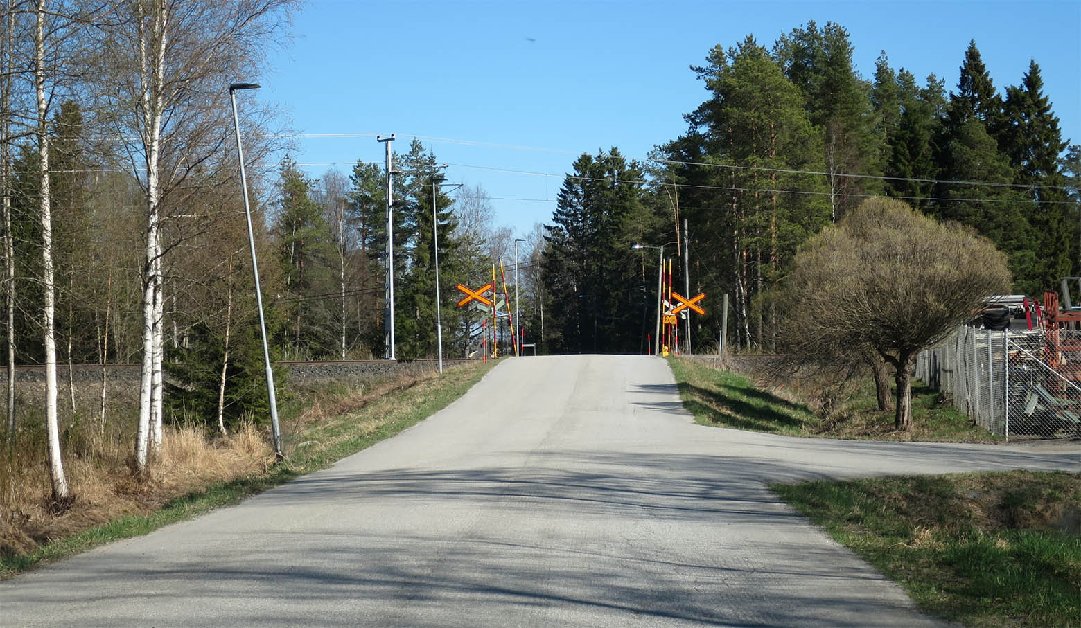 Storsandsundsvägenin tasoristeys.