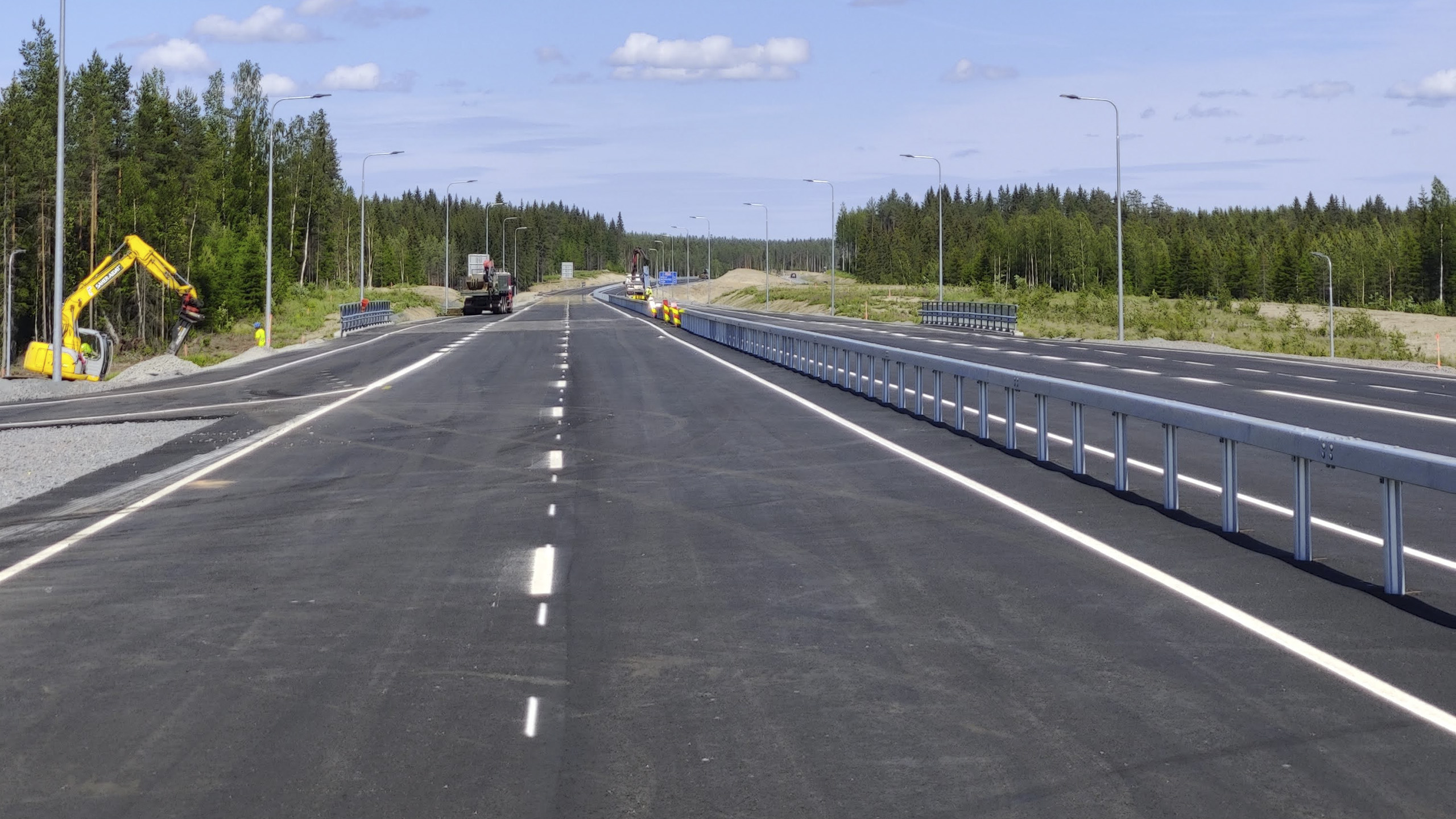 Valmista , ei vielä käyttöönotettua tieosuutta t Vt 5 Mikkeli-Juva työmaalla.