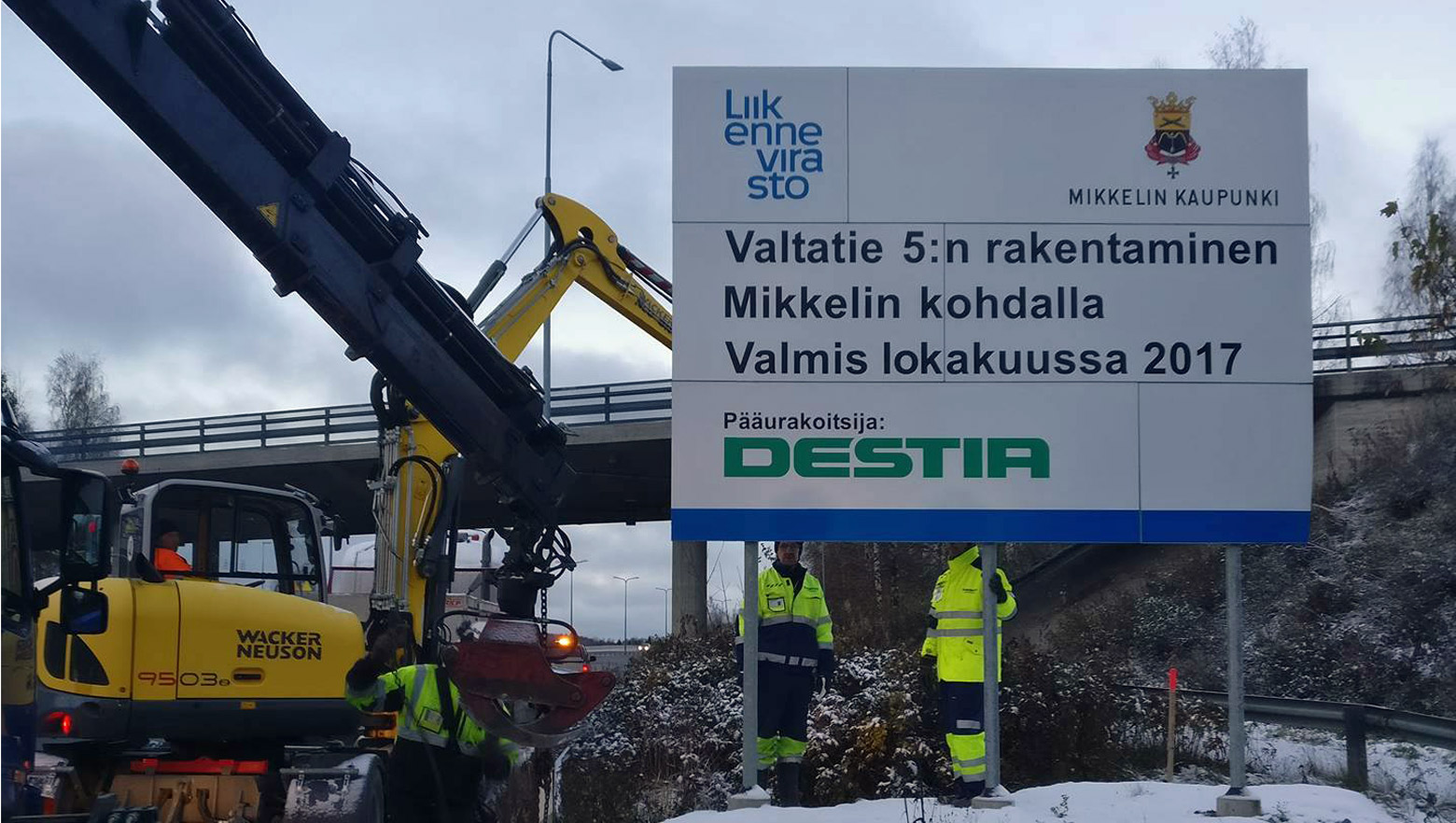 Vt 5 Mikkelin kohta valmistui syyskuussa 2017. Urakoitsija Destia purki työmaakylttejä 31.10.2017.