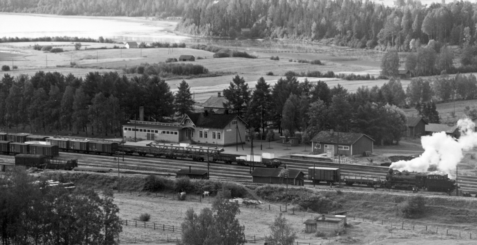 Vainikkalan rautatieasema ja ratapiha-alue 1950-luvulla.