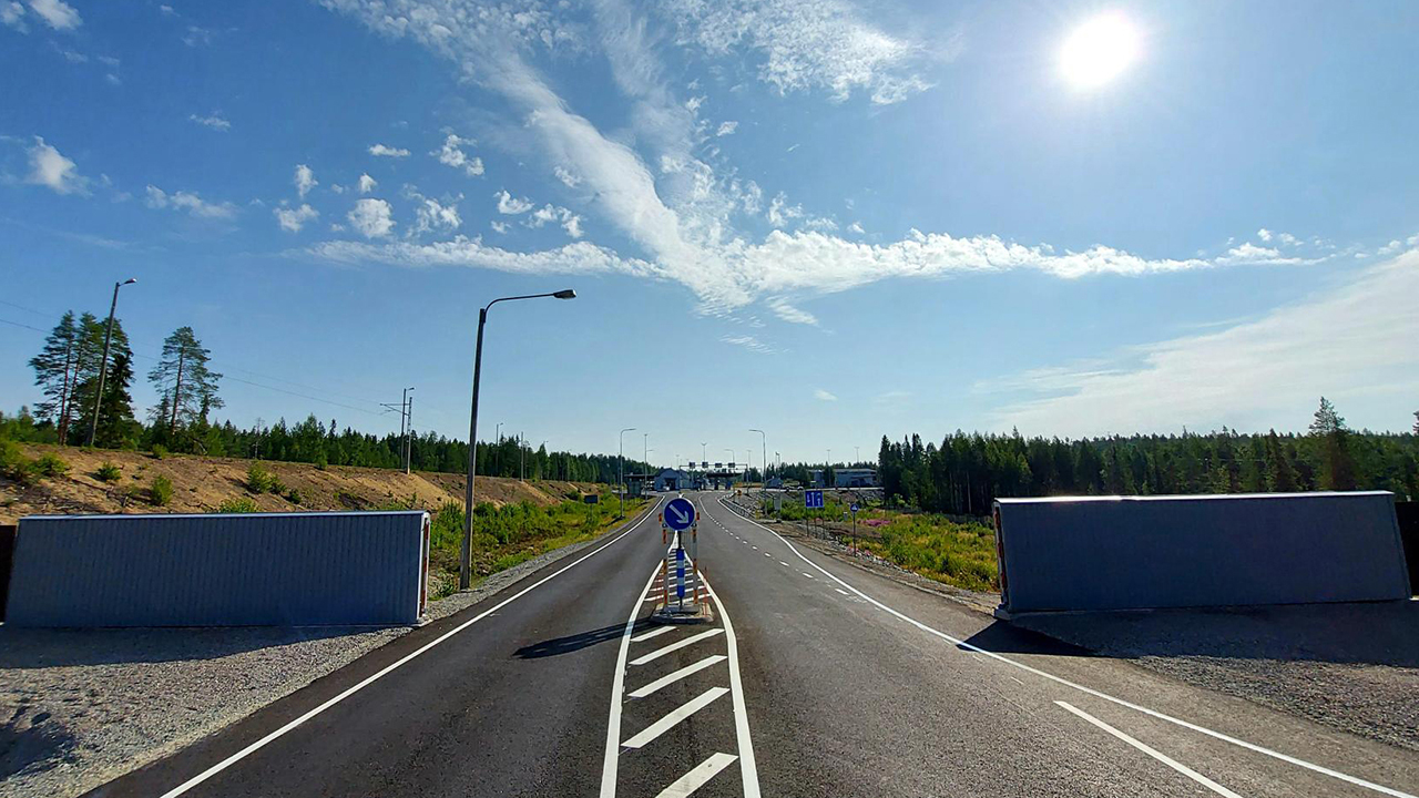 Entry gate to Vartius border crossing point, August 2021.