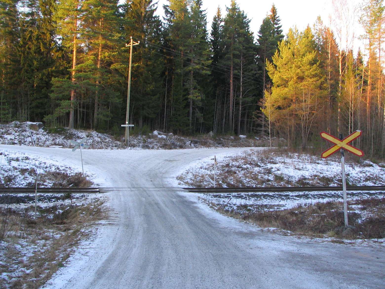 Talvinen kuva tasoristeyksestä rataosalta Jyväskylä_Äänekoski.