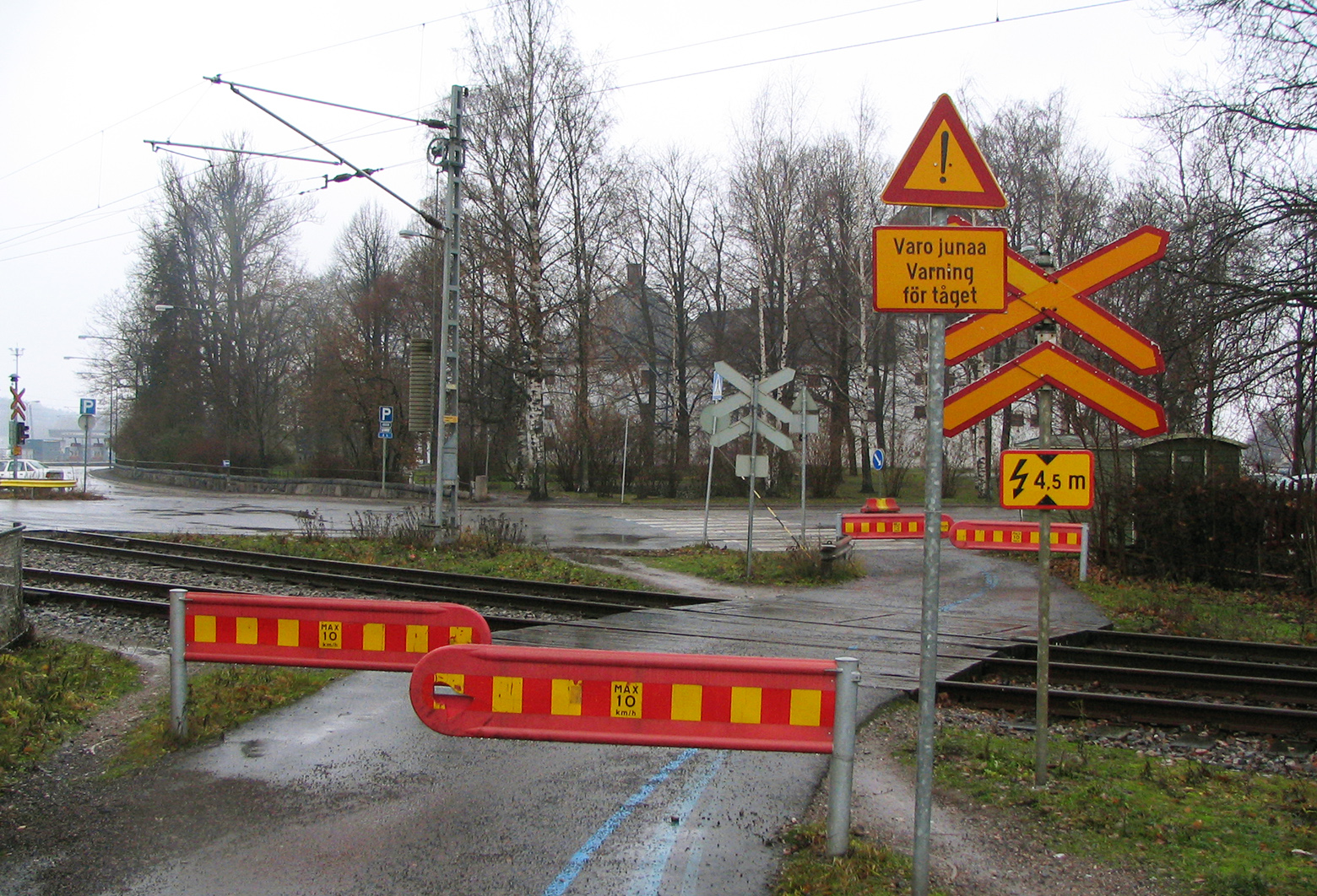 Kuvassa tasoristeys Turun satamassa.