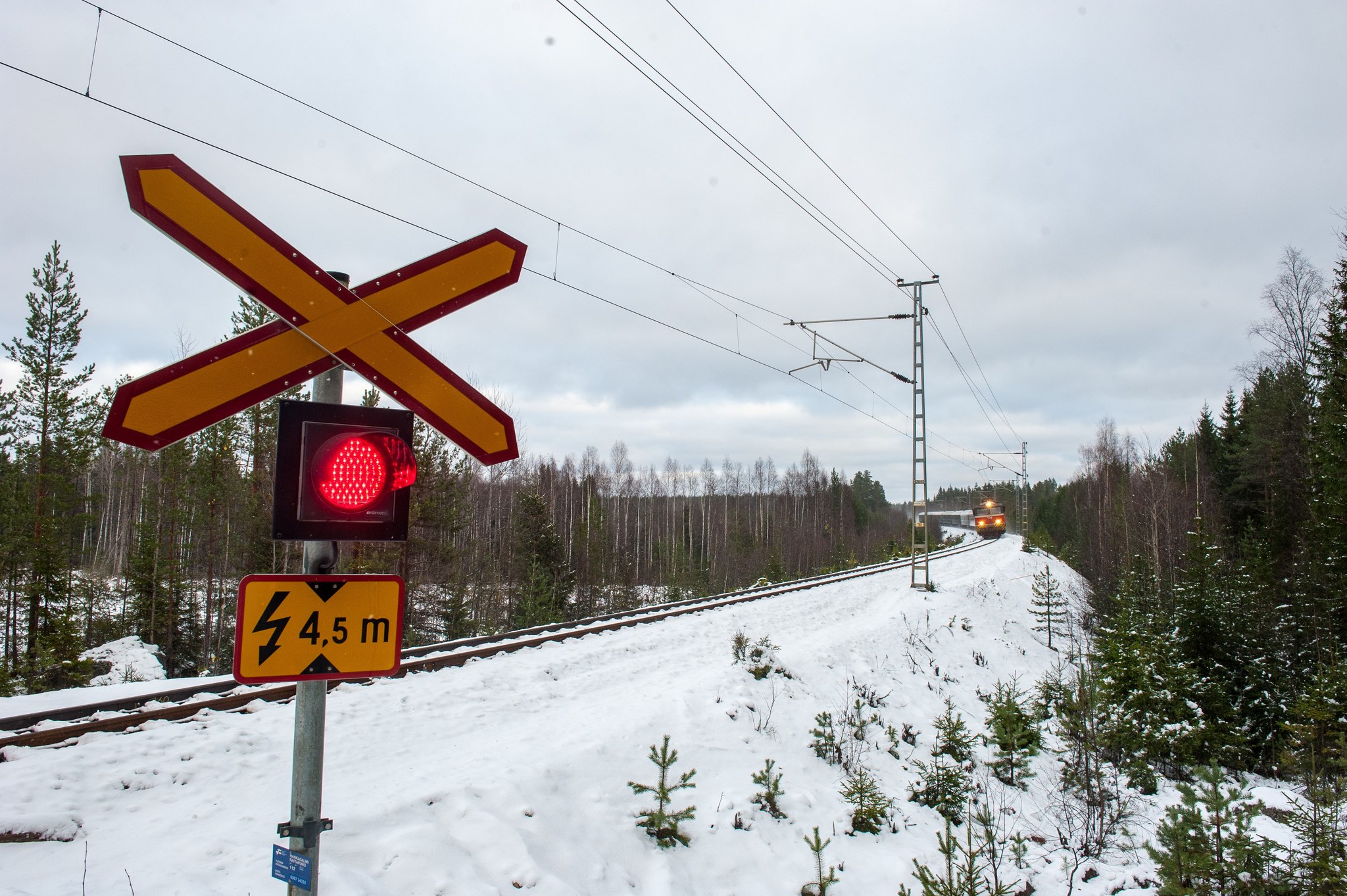 Laadukas lumen auraus rautatien tasoristeyksessä on turvallisuusteko –  vinkit kunnossapitäjille - Väylävirasto