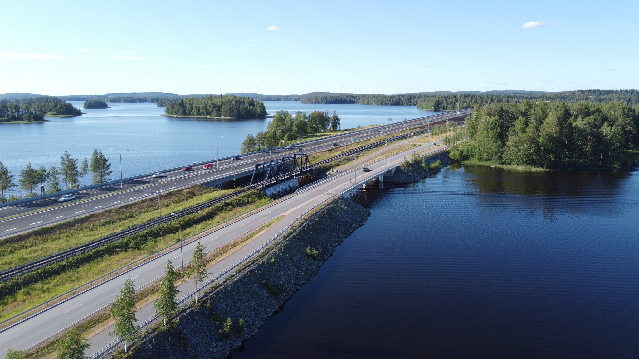 Ilmakuva Kuopion Kallansilloilta.