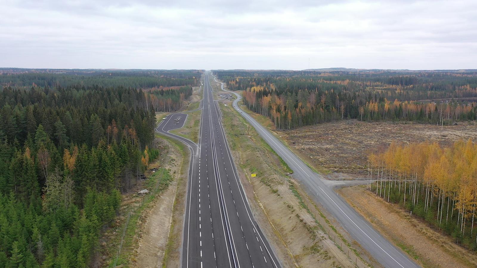 Lentokuva Mikkelistä, etualalla Vt 5 Mikkeli-Juva työmaa. Kuva: Mikkelin kaupunki / Röni-Kuva Oy.