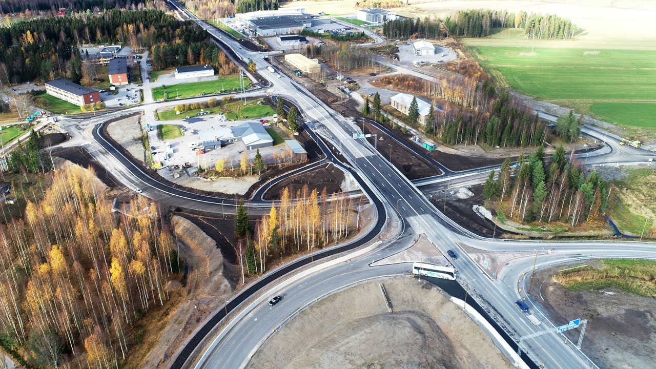 Kantatie 68 Pedersören Edsevössä lokakuussa 2022.