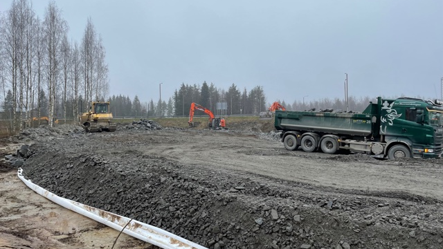 Massbyte och byggande av vägkonstruktioner på gång på E1R4.